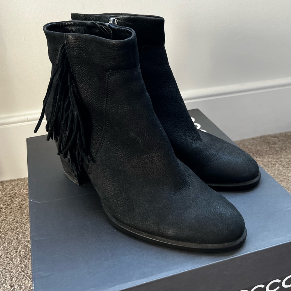 Ecco black fringed boot Size 39